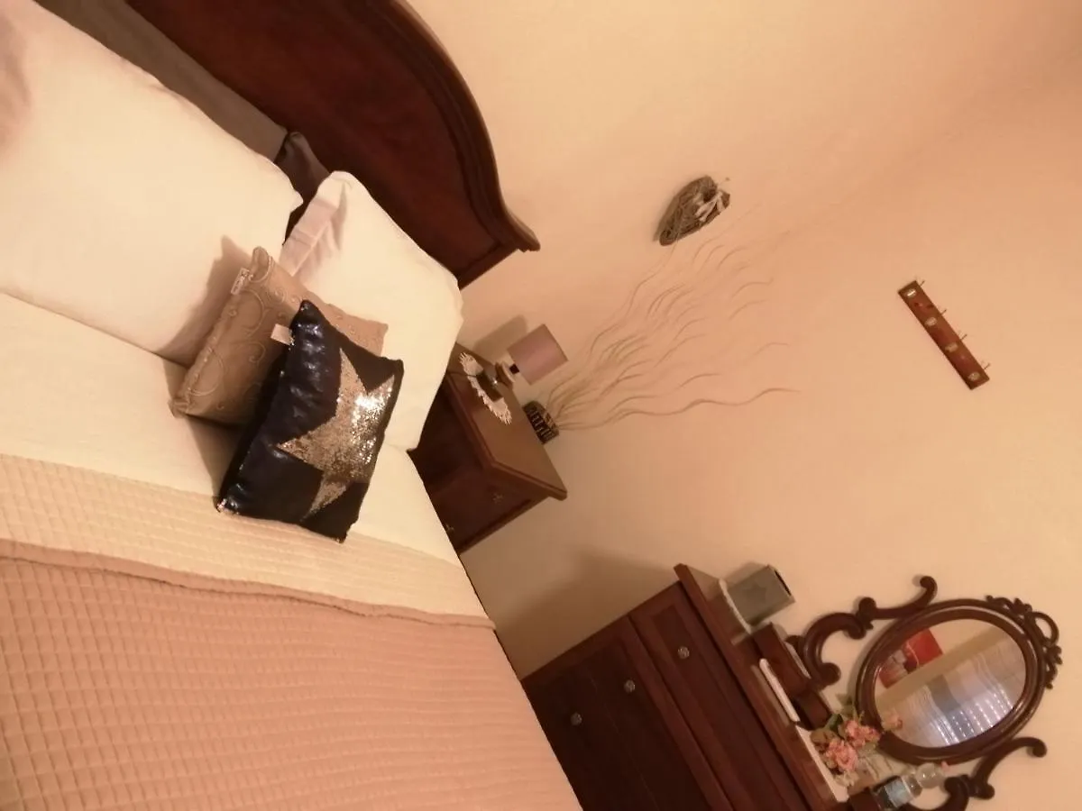 Bed and Breakfast Felix House à Codevilla Italie
