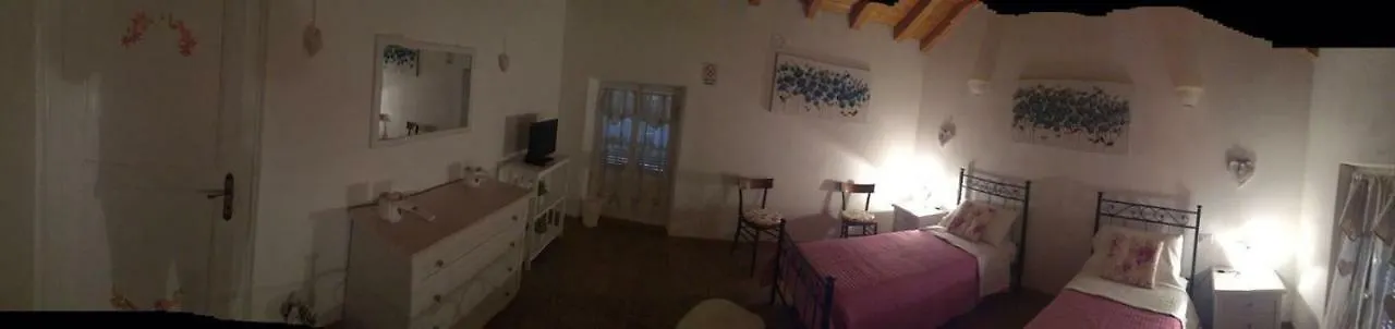 Bed and Breakfast Felix House à Codevilla Couette-café