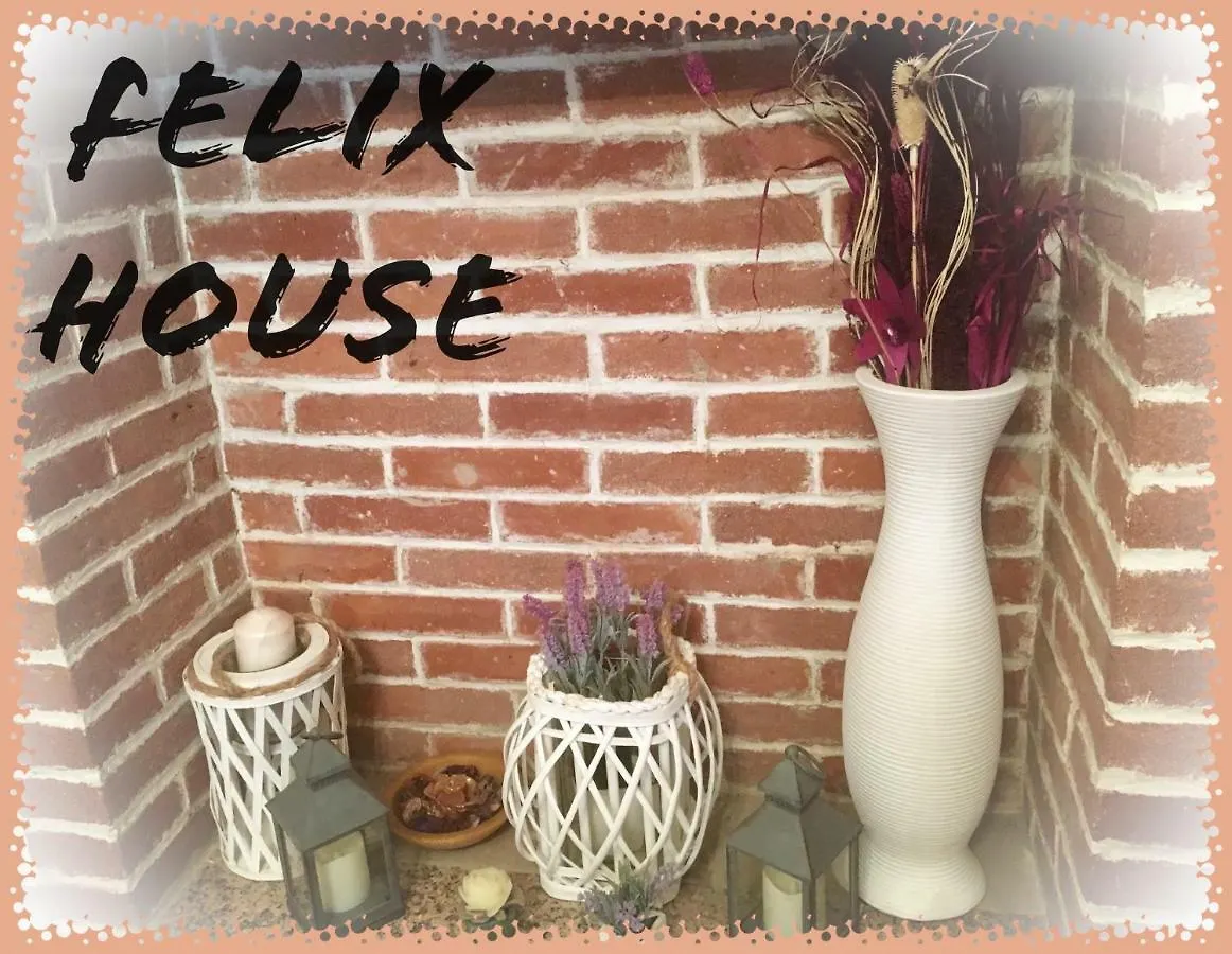 Bed and Breakfast Felix House à Codevilla Couette-café